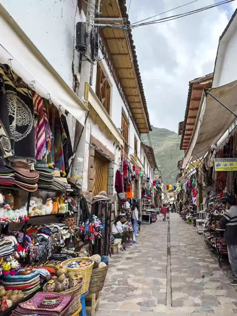 Sacred Valley private tour, Handicrafts Shopping