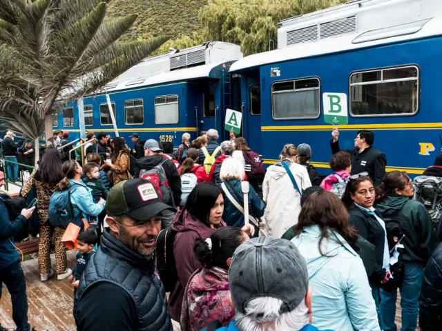 Expedition Train from Ollantaytambo to Machu Picchu